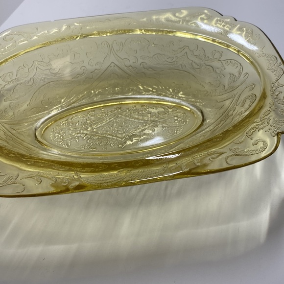 Oval Vegetable Serving Bowl, Yellow Depression Glass Madrid by Federal Glass - Picture 3 of 9
